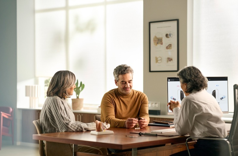 Beltone Doctor Meeting with Patient
