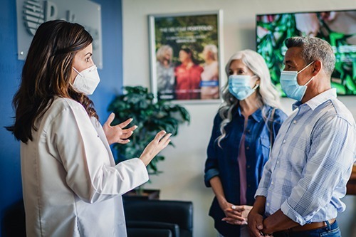 Beltone Doctor Meeting with Patients